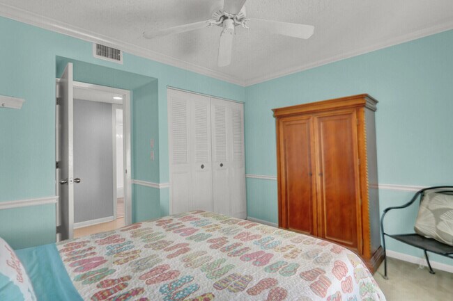 Building Photo - 2516 SE Anchorage Cove