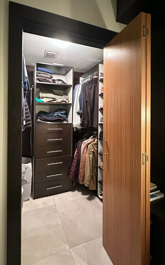 Master Closet - 500 Brickell Ave