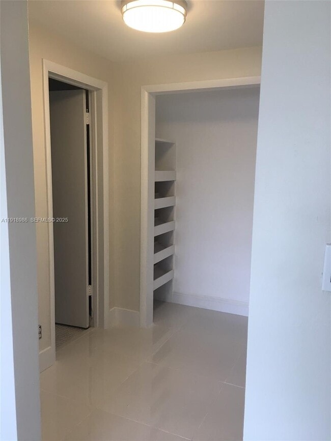 Building Photo - 16801 NE 14th Ave