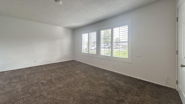 Building Photo - MOVE IN SPECIAL! Cozy 1 Bedroom, 1 Bathroo...