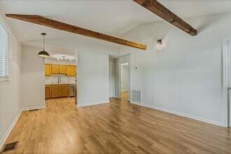 Building Photo - AVAILABLE DECEMBER 2ND. 2 Bed 1 bath FOR LEASE in South Inglewood (East Nashville). $1675 Rent. W...