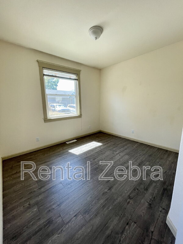 Building Photo - 233 Craftman Ct