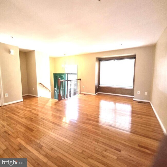 Building Photo - 940 Newington Ct