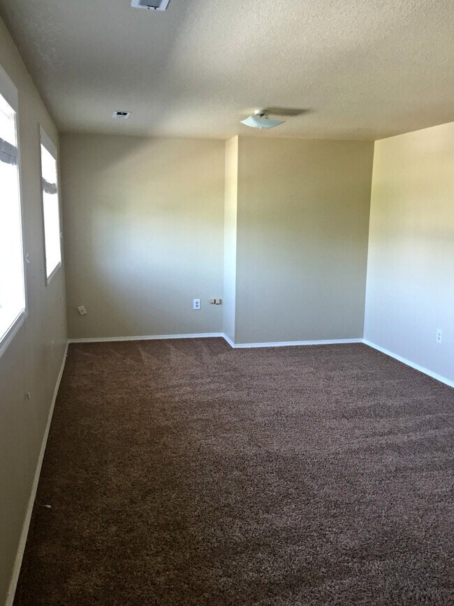 Building Photo - Desirable Prune Hill 4-Bedroom!