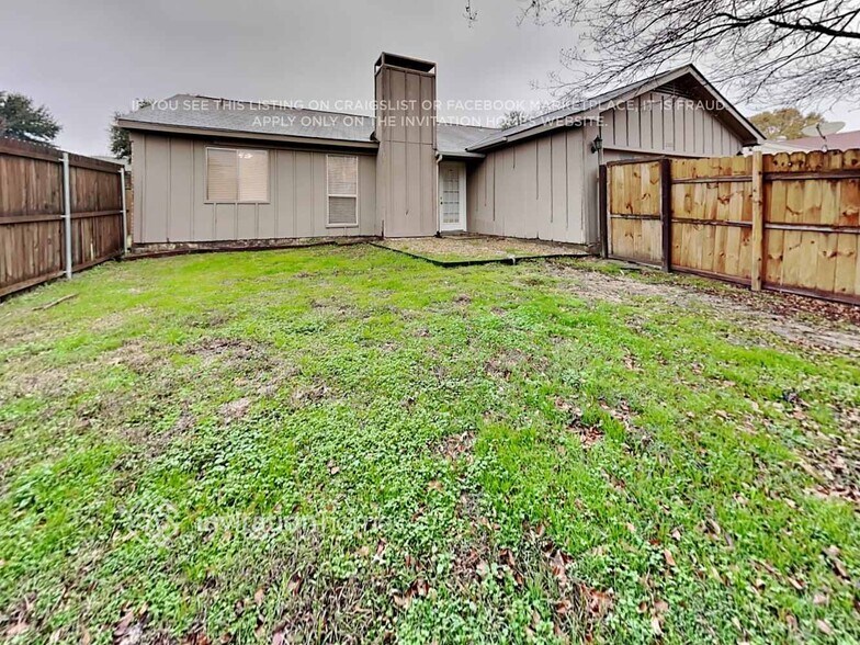 Building Photo - 2506 High Hollow Dr