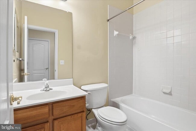 Building Photo - 4604 Carisbrooke Ln