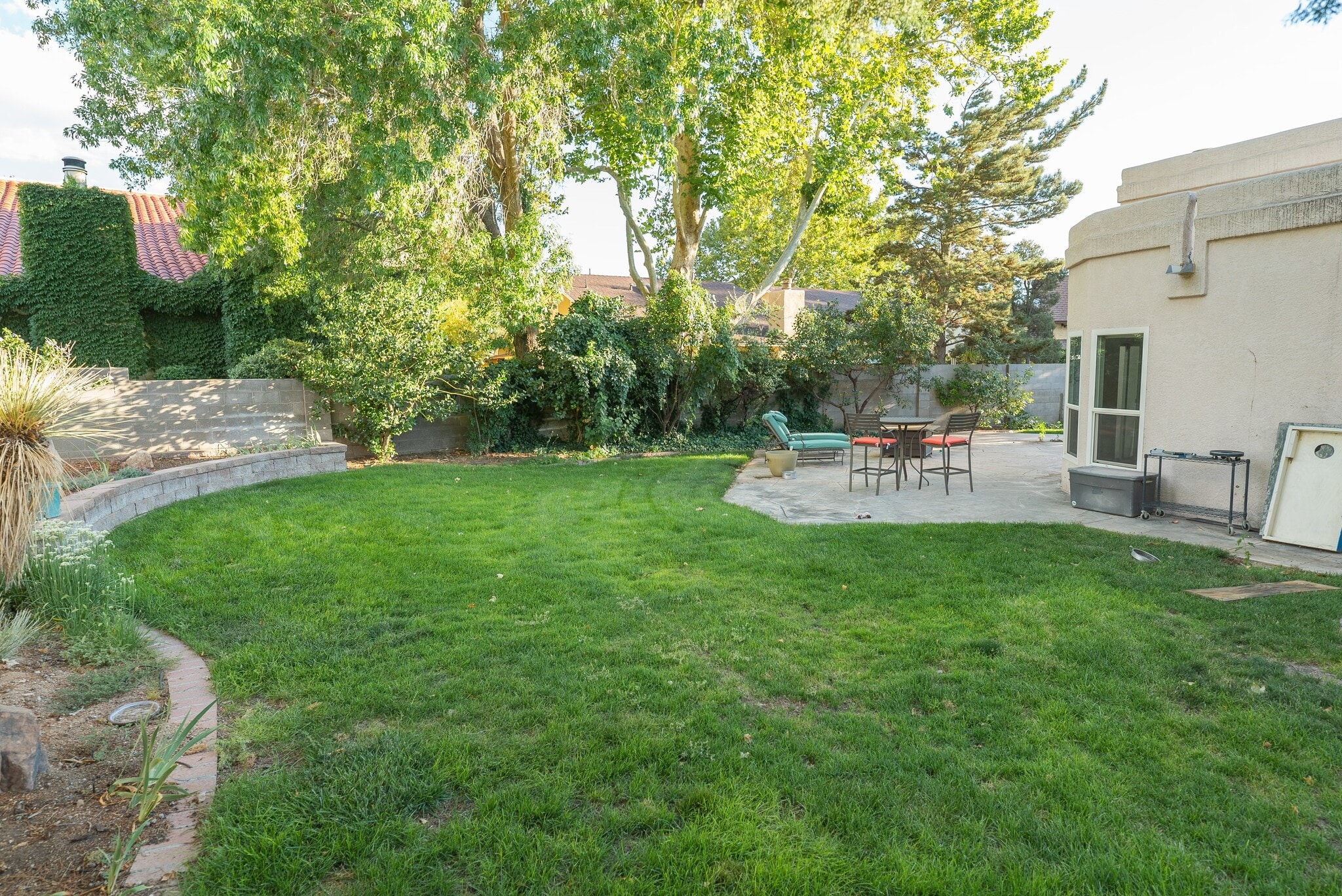 Building Photo - 9316 Tanoan Dr NE