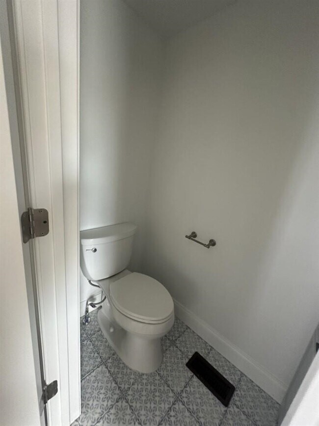 Building Photo - 49 Christmas Ln