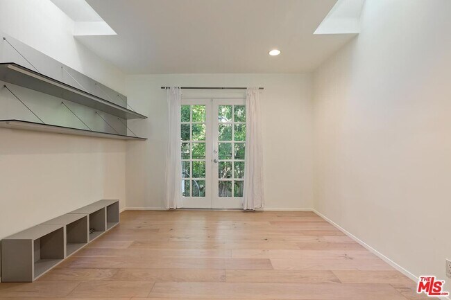 Building Photo - 7586 Woodrow Wilson Dr