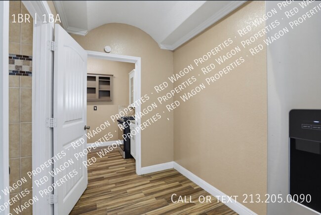 Building Photo - 236 E Dullnig Ct