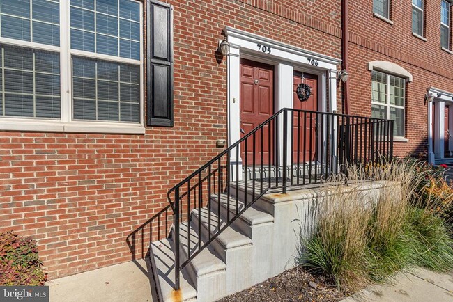 Building Photo - 705 Captains Way