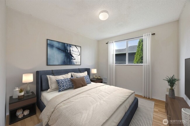 Building Photo - 831 E 56th St