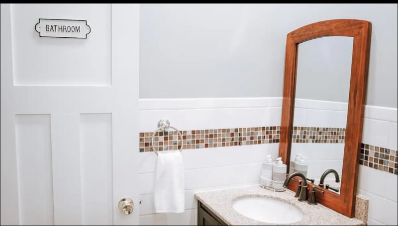 Building Photo - 662 Bleecker St