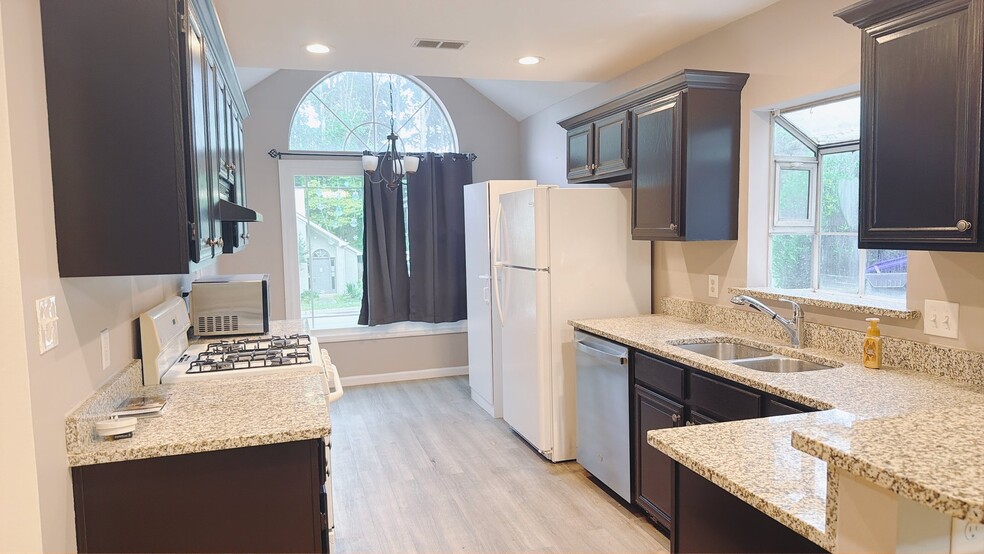 Building Photo - 1264 Watercrest Cir
