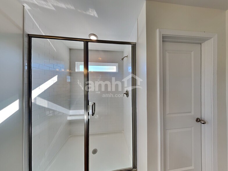 Building Photo - 5240 Maxwell Rd