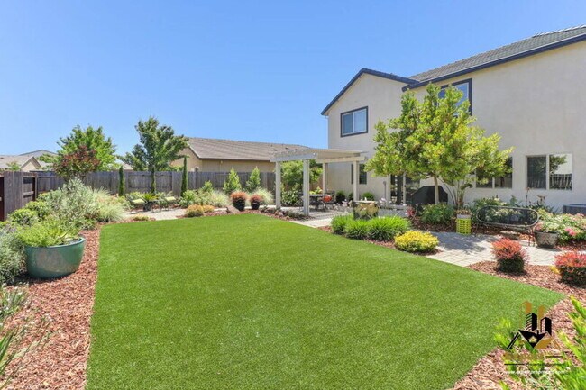 Building Photo - 8256 Schellhous Dr