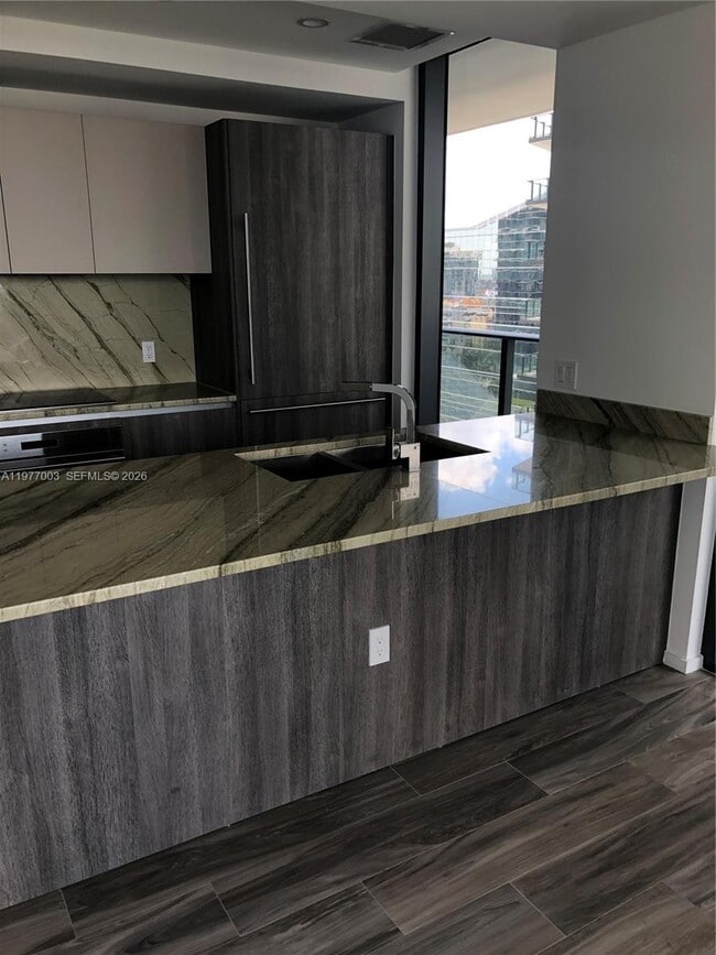 Building Photo - 801 S Miami Ave