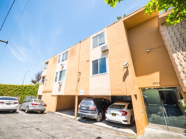 Building Photo - Del Rey Apartments