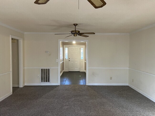 Building Photo - River North Country Club