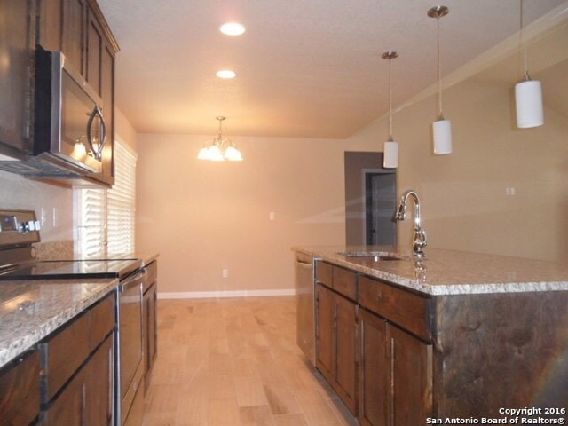 Building Photo - 606 Mockingbird Cove