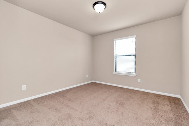 Building Photo - 5635 Round Robin Dr