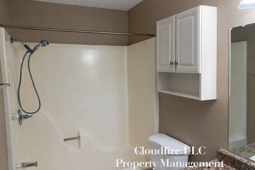 Building Photo - 213 James Cir