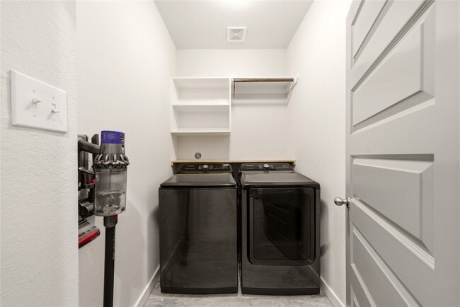 Building Photo - 2705 Bernadino Dr