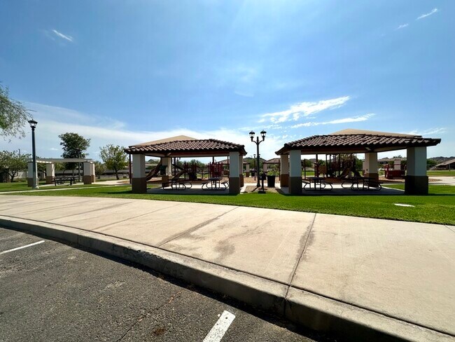 Building Photo - Estrella Mountain Ranch with Resort-style ...