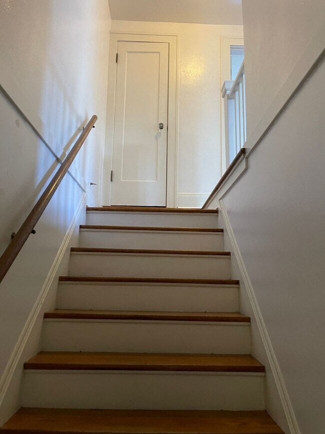 Building Photo - Cro02 - NW Northrup