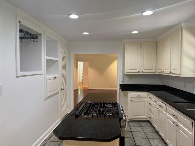 Building Photo - 6651 Castleton Dr NW