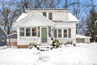 Building Photo - 2 MONTH LEASE ONLY! GORGEOUS 4 BEDROOM HOME!!! Available NOW- Month to month lease only!