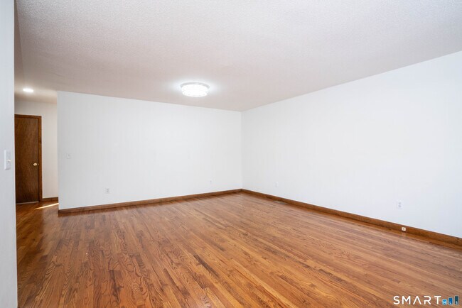 Building Photo - 449 S Main St