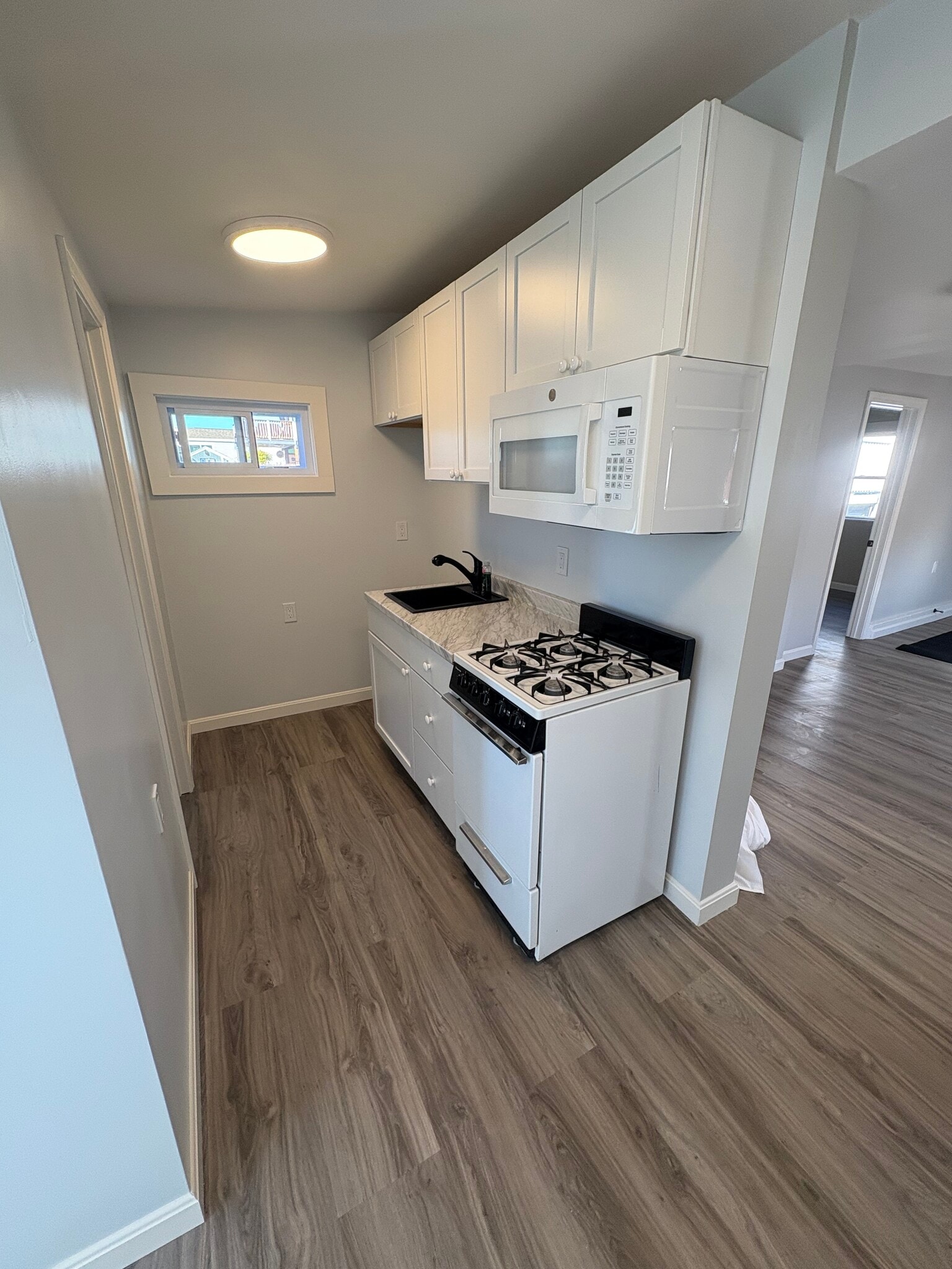 Building Photo - 104 Cable Ave