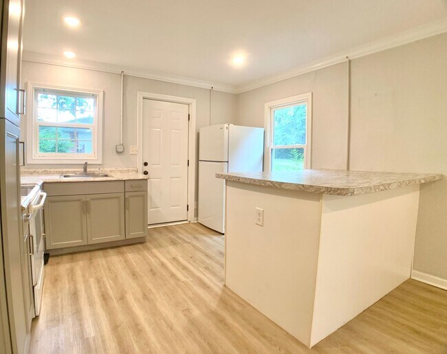 Building Photo - 1624 Golf Club Ln