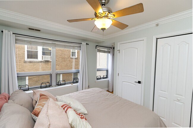 Building Photo - Fantastic Location Near Brightwood Park - ...