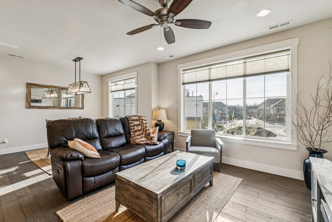 Building Photo - 3369 E Exacta Ln