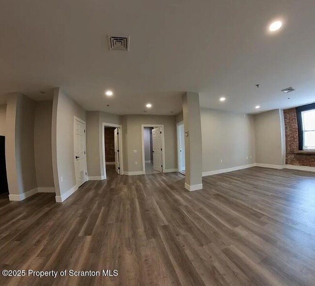 Building Photo - 205 N Washington Ave