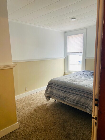 Building Photo - 32 Summer St