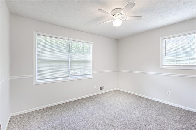 Building Photo - 1006 Hampton Ct NW