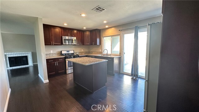 Building Photo - 2057 S Cherry Ave