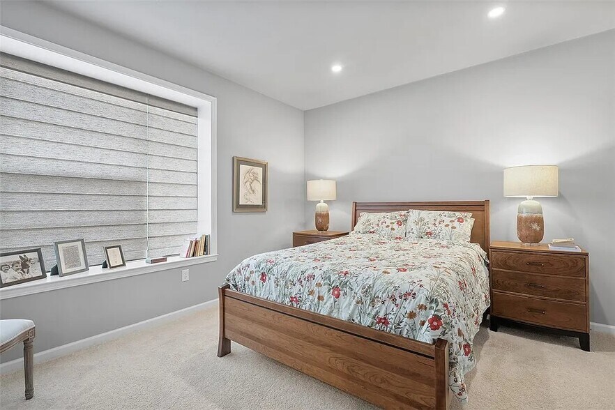 Building Photo - 303 Tillary Ln