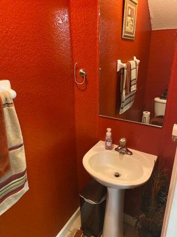 Building Photo - 6606 Catalina Ln