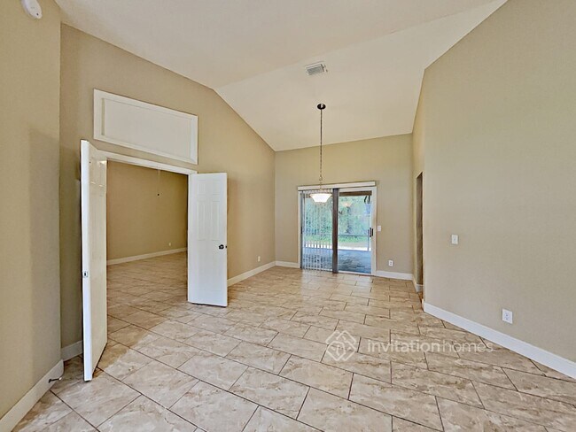 Building Photo - 641 Ridgewood St