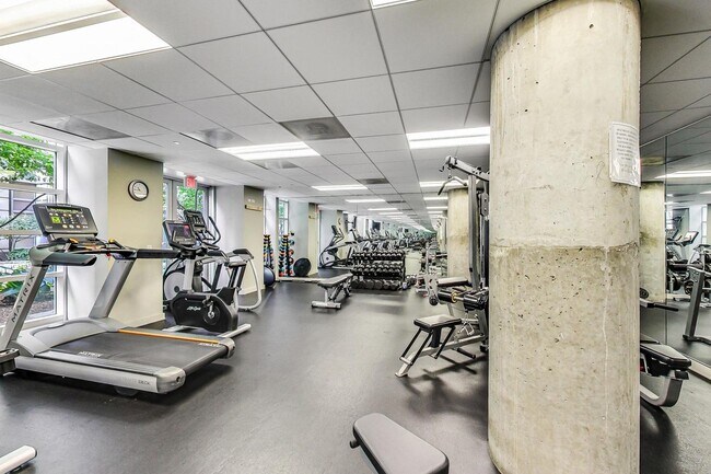 Building Photo - 720 N Larrabee St