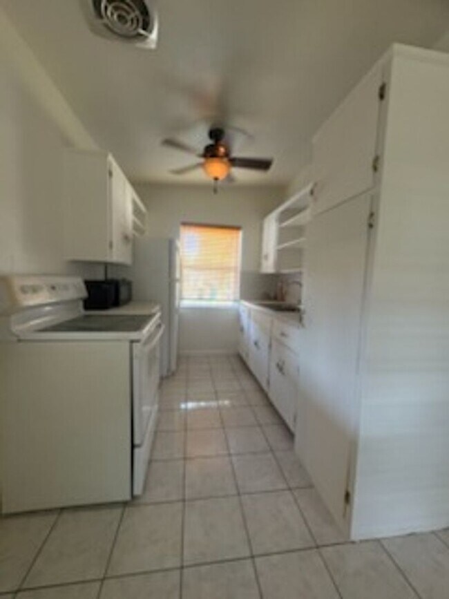Building Photo - 247 Cocos Dr