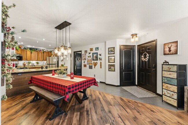 Building Photo - Furnished 2BR/2BA Breckenridge Condo | Garage, Fireplace & Hot Tubs | Available Oct. 1