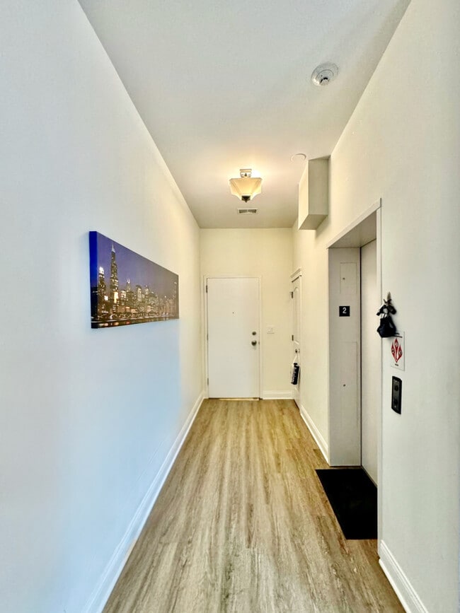 Building Photo - 1750 W North Ave