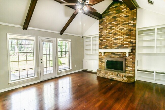 Building Photo - 703 Parker Dr