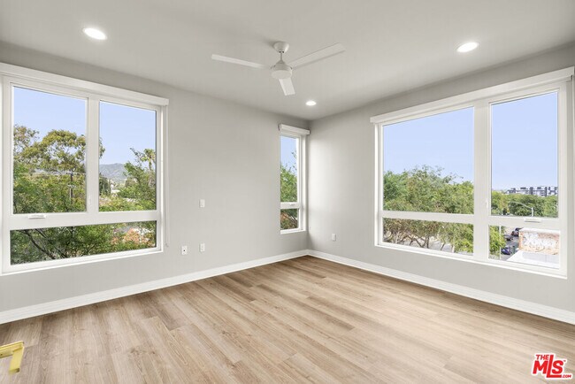 Building Photo - 7428 Santa Monica Blvd