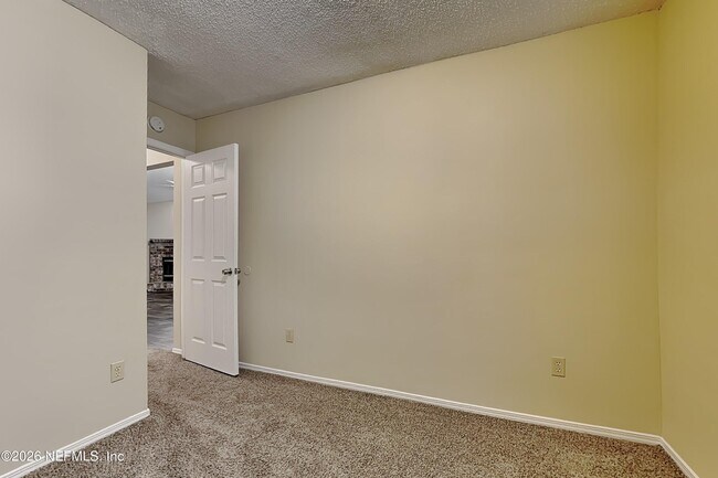 Building Photo - 11332 Island Shore Dr W